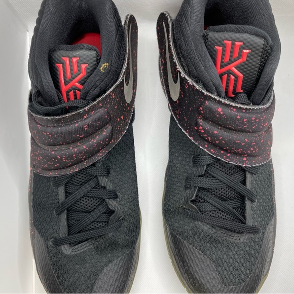 Nike Kyrie 2s - Picture 2 of 2